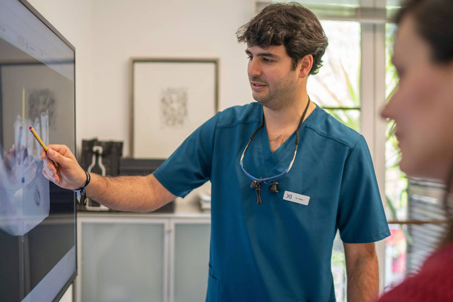 ¿Puede doler un implante dental años después?