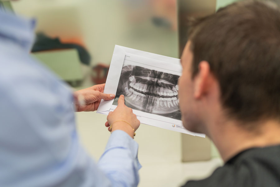 Cómo es una primera visita en Lorente Ortodoncia