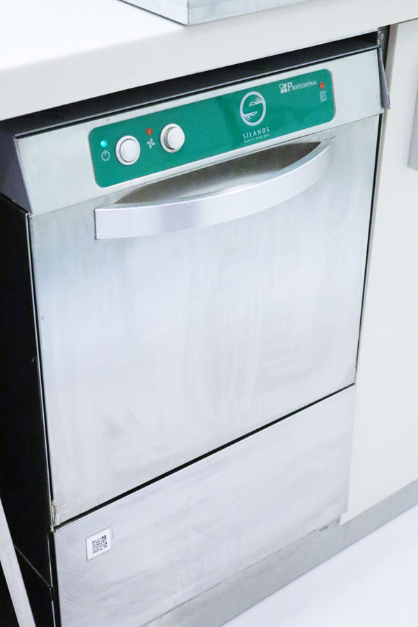 Lavar el material en termodesinfectadora para clínica