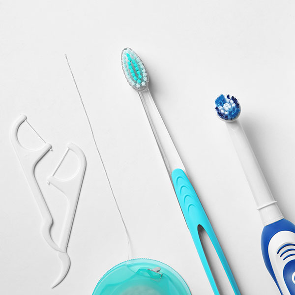 ¿Qué utensilios empleas en tu rutina de higiene oral?