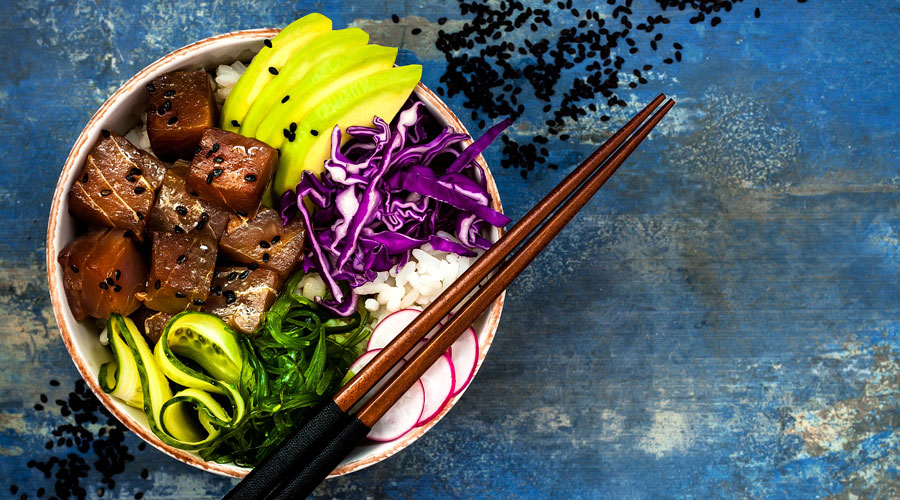 Poke Bowl de atún rojo marinado y setas shiitake