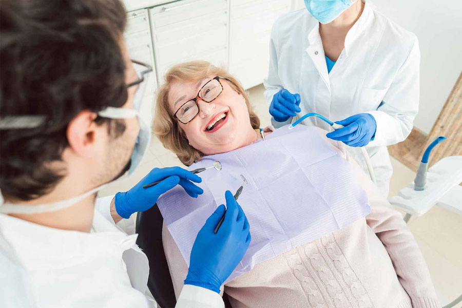 El reto de cuidar los dientes con el paso de los años